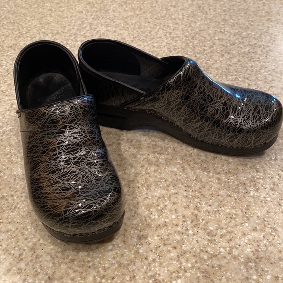 Dansko Professional Patent Clog- Like New - Picture 4 of 5